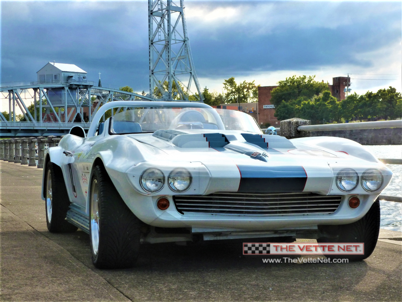 SALE☆激レア☆colorway☆グッディ☆ゴールド☆ネイビー×白ストライプ TheVetteNet.com - 1964 Corvette Convertible White with Blue Stripe